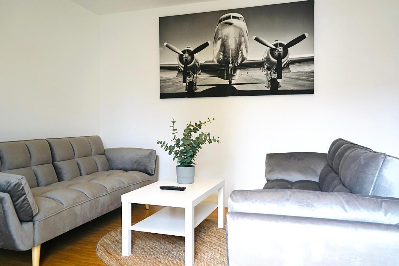 Stilvolles Apartment In Stadtnaehe-Parkplatz- 4 Personen- Balkon Wolfsburgo Exterior foto